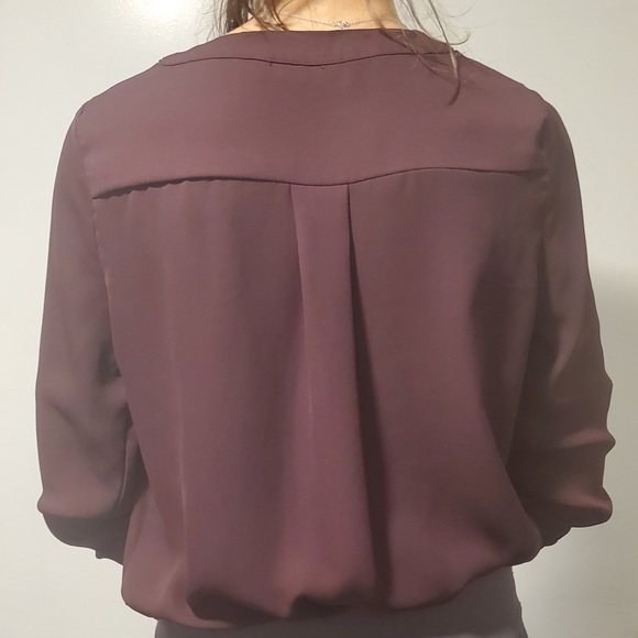 The same blouse over and over - Picture 3 of 7